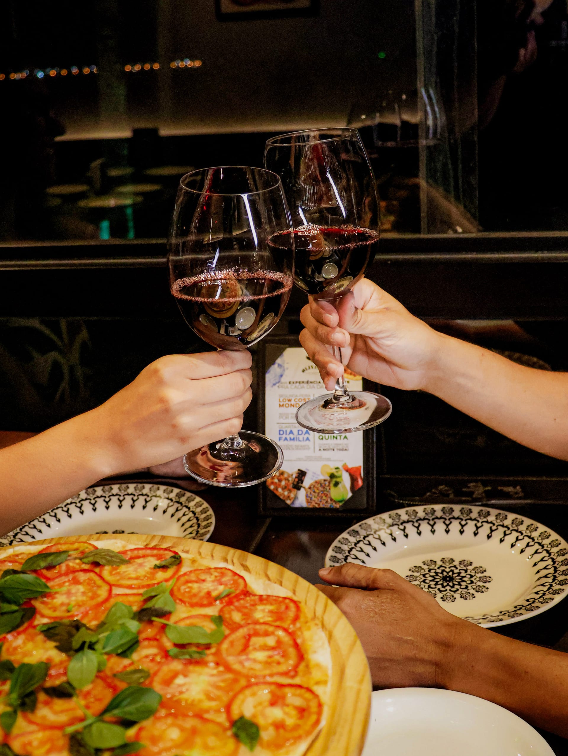 Pizza Øliver's · prato bonito pra celebração